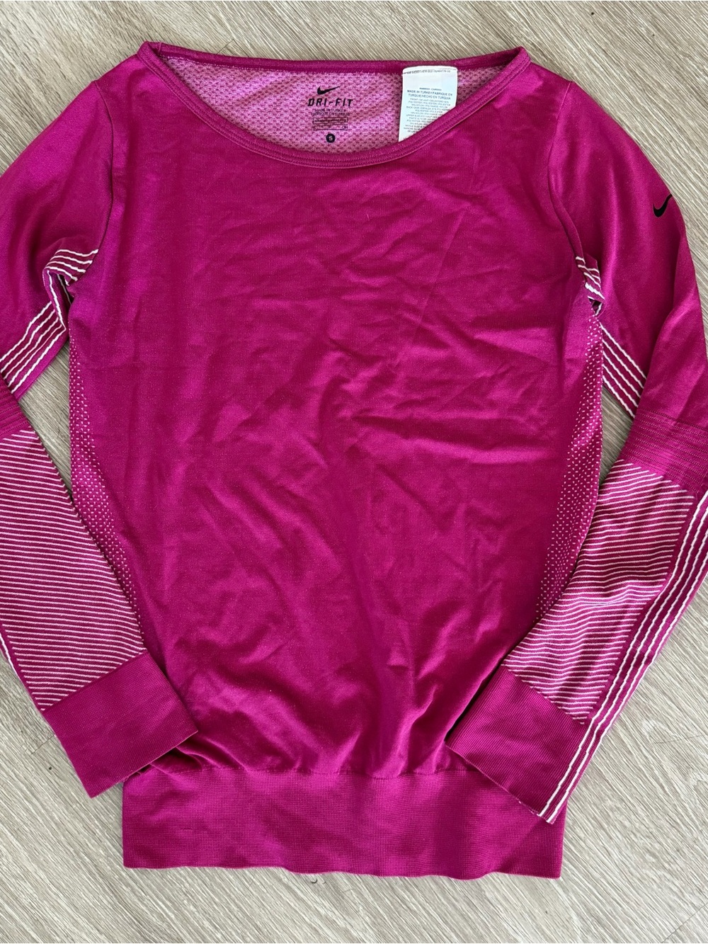 Nike Dri-fit stay cool seamless long sleeve S
